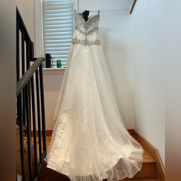 Allure Bridals White and Silver Wedding Dress - Picture 4 of 11